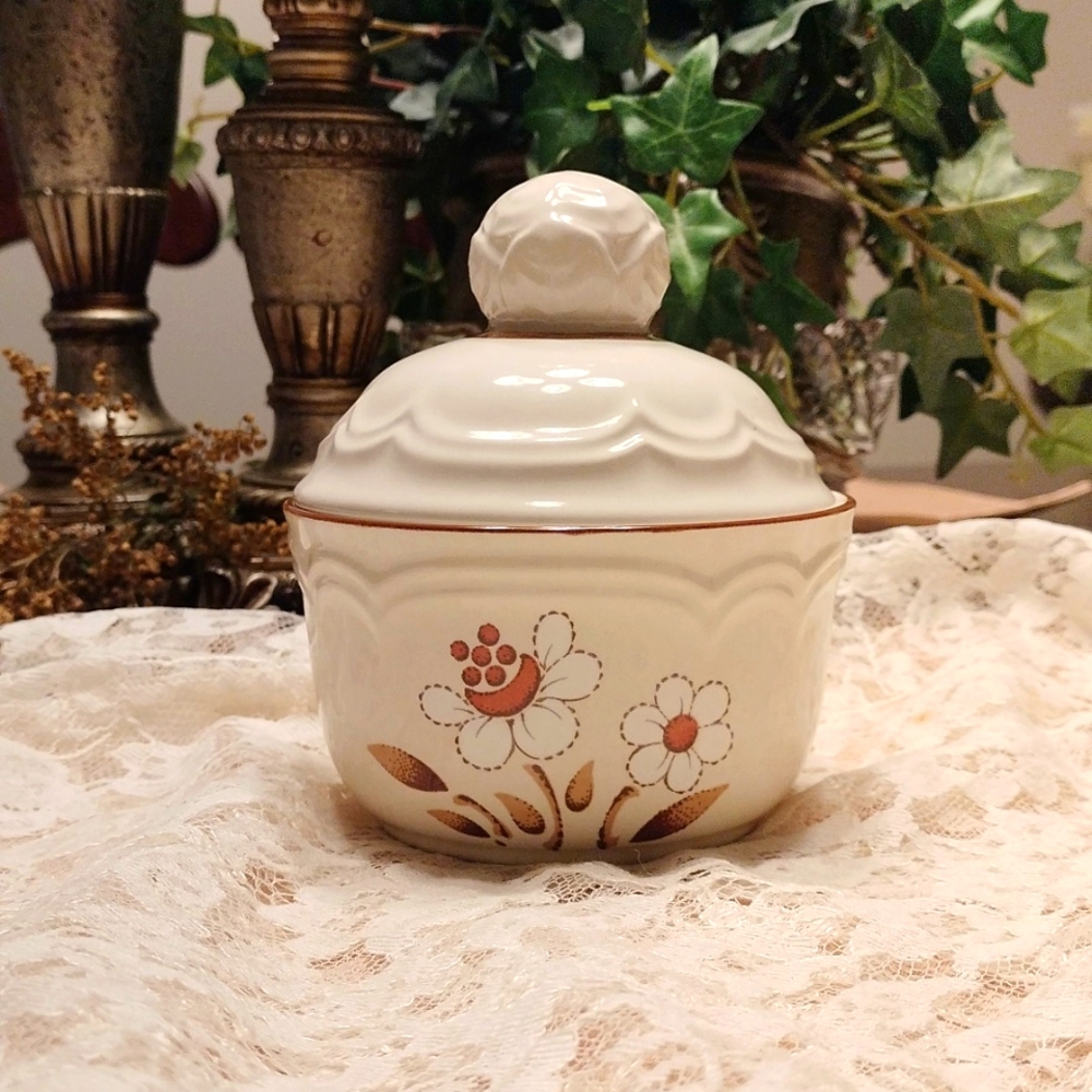 ⚜️ Vintage Cumberland Stoneware "Mayblossom" Sugar Bowl